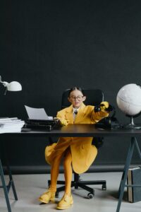 Photo d'une petite fille qui travail - jeune talent pour les entreprises bretonne